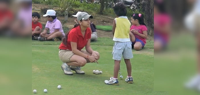 Nitika Jadeja with a junior golfer